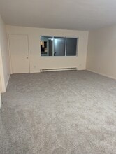 4063 Oneida St in New Hartford, NY - Foto de edificio - Building Photo