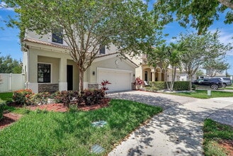 972 NE 193rd Terrace in Miami, FL - Building Photo - Building Photo
