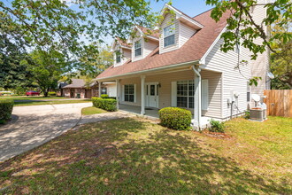 211 Natures Trail Ct NW in Fort Walton Beach, FL - Building Photo - Building Photo