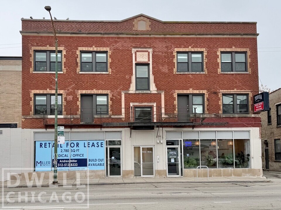 3409 W Fullerton Ave, Unit 2 in Chicago, IL - Building Photo