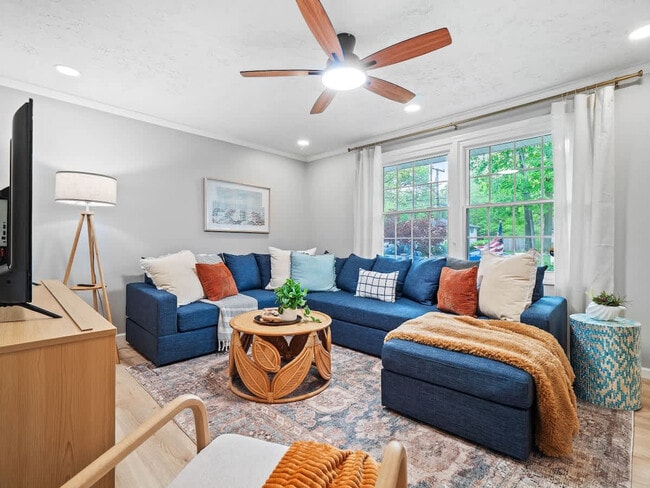 property at 5012 Hollyview Dr