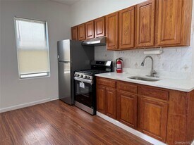 46-12 25th Ave in Queens, NY - Building Photo