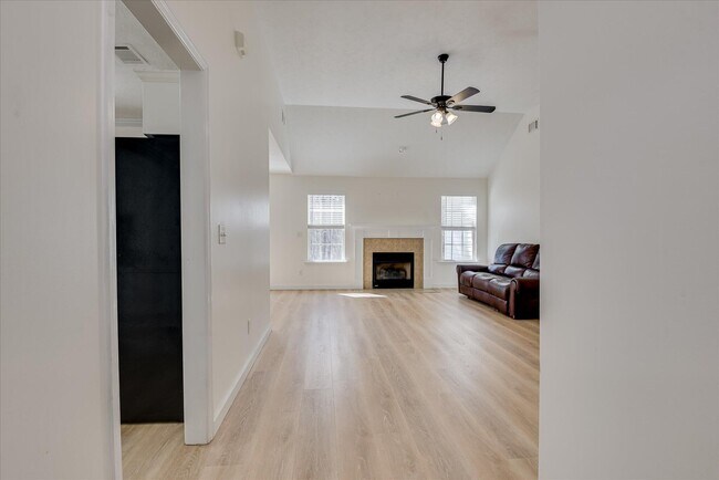 909 Watsonia Dr in Aiken, SC - Building Photo - Building Photo