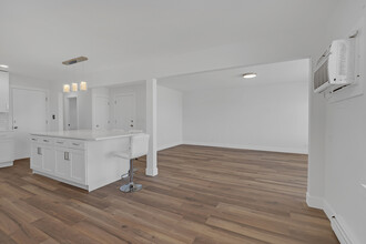 651 Beau Ct in Des Plaines, IL - Building Photo - Building Photo