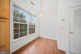 23094 Fontwell Square in Sterling, VA - Building Photo - Building Photo