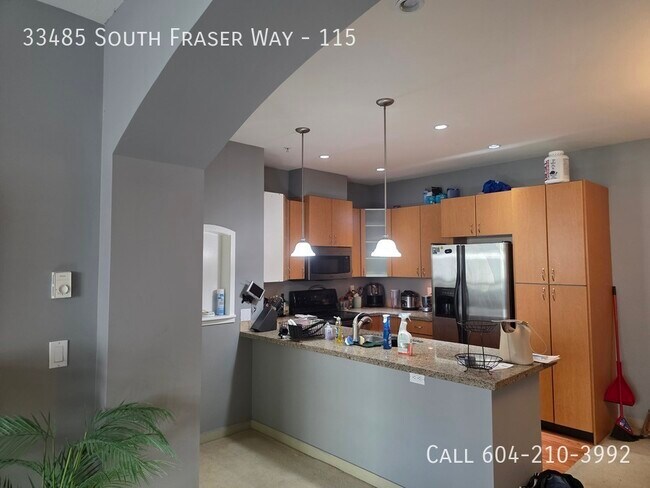 33485 South Fraser Way in Abbotsford, BC - Building Photo - Building Photo