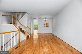 45527 Grand Central Sq in Sterling, VA - Building Photo - Building Photo