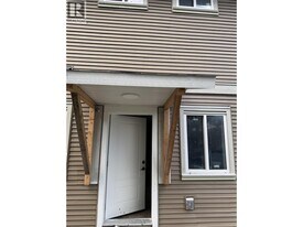 11442-11240 240 St in Maple Ridge, BC - Building Photo