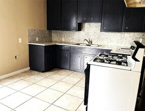 1400 Cactus St in Pasadena, TX - Building Photo - Building Photo