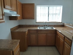 Landmark Townhomes in Dallas, TX - Building Photo - Interior Photo