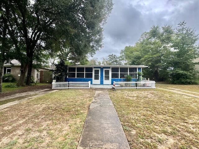 324 Lincoln Ave in Valparaiso, FL - Building Photo