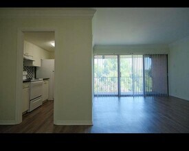 504 E Ave J St in Grand Prairie, TX - Building Photo - Building Photo