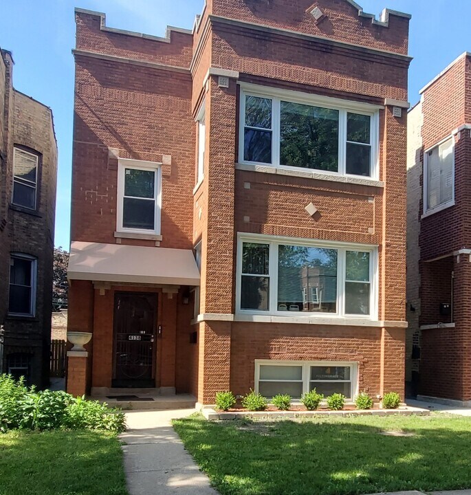 4138 W Barry Ave in Chicago, IL - Building Photo