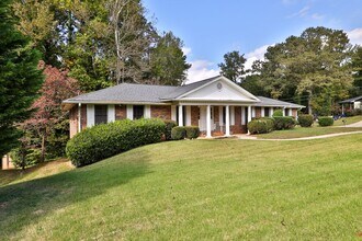 5055 Cascade Rd in Atlanta, GA - Building Photo - Building Photo