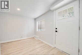 1321 HENRY Frd in Windsor, ON - Building Photo - Building Photo