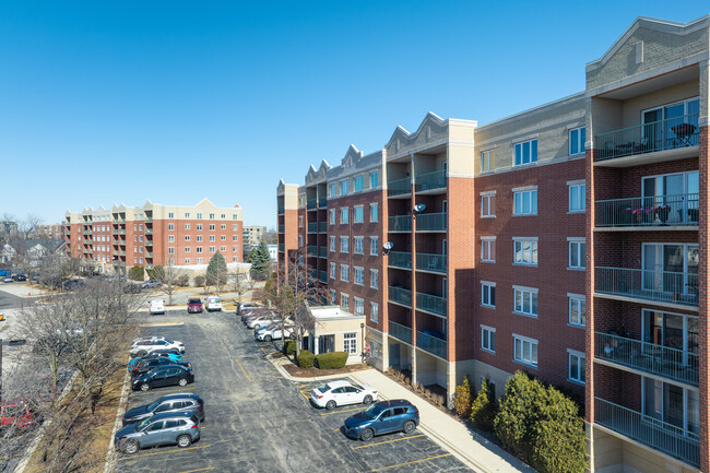 Lincoln Ridge Condominiums in Skokie, IL - Building Photo - Building Photo