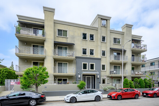 11023 Fruitland Dr, Unit 201 in Studio City, CA - Building Photo - Building Photo
