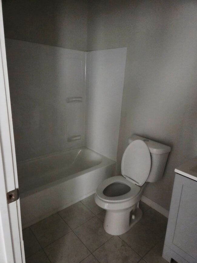 440 E Cheltenham Ave in Philadelphia, PA - Foto de edificio - Building Photo