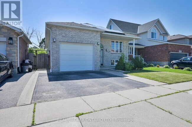 99 Langlaw Dr in Cambridge, ON - Building Photo - Building Photo