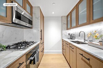 210 Warren St in New York, NY - Foto de edificio - Building Photo