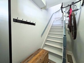 1052 Cannon St E in Hamilton, ON - Building Photo - Building Photo