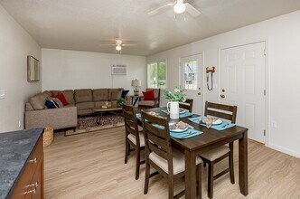 Cherry Creek in Winterset, IA - Foto de edificio - Interior Photo