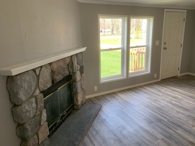 14118 Lincoln Lake Avenue in Gowen, MI - Foto de edificio - Building Photo