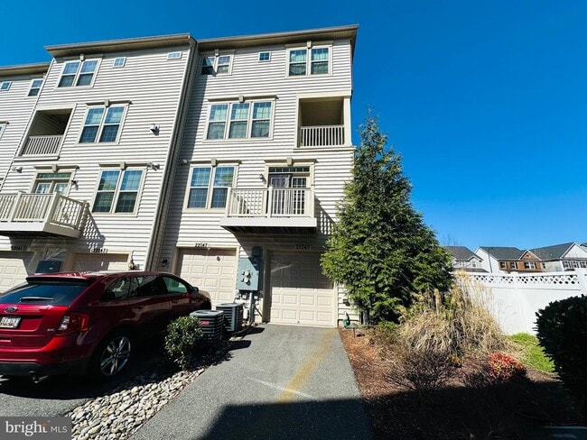 22045 Broadway Ave in Clarksburg, MD - Building Photo - Building Photo