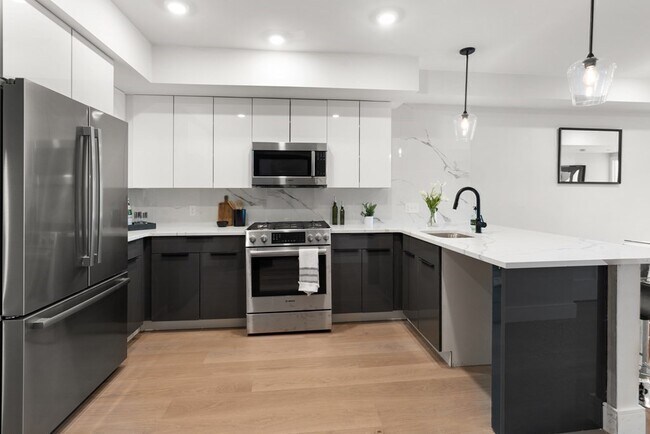 321 W Broadway in Boston, MA - Building Photo - Building Photo