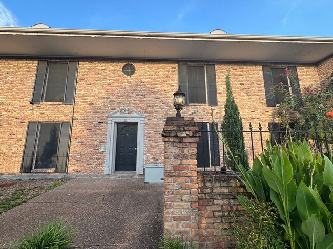 6311 Fondren Rd in Houston, TX - Building Photo - Building Photo