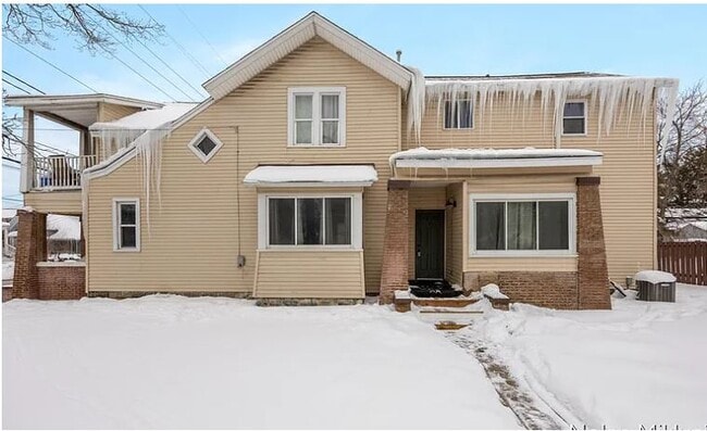 700 Broadway Ave NW, Unit 1A in Grand Rapids, MI - Building Photo - Building Photo