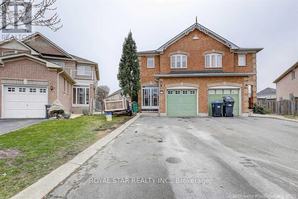 118 Tiller Trail in Brampton, ON - Building Photo