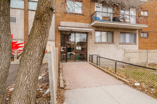 4820 Plamondon Av in Montréal, QC - Building Photo - Building Photo