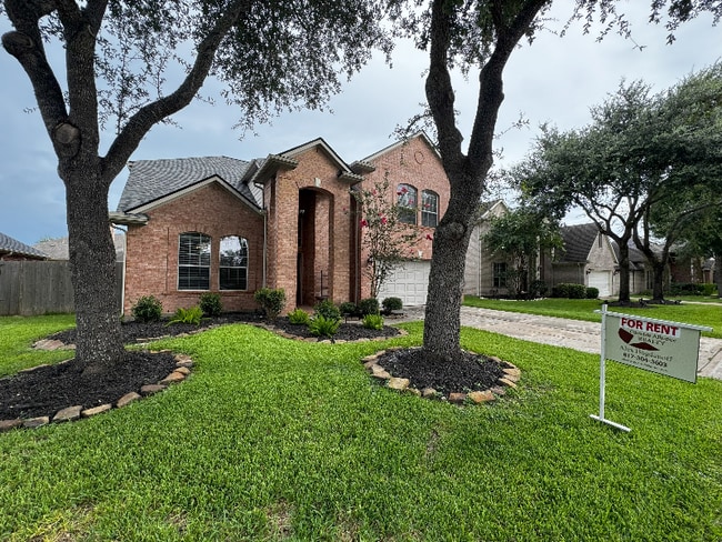 10106 Erin Glen Way in Pearland, TX - Building Photo - Building Photo