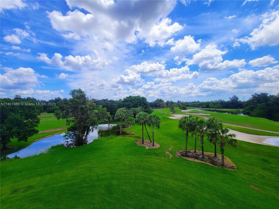 16171 Blatt Blvd, Unit #402 in Weston, FL - Foto de edificio