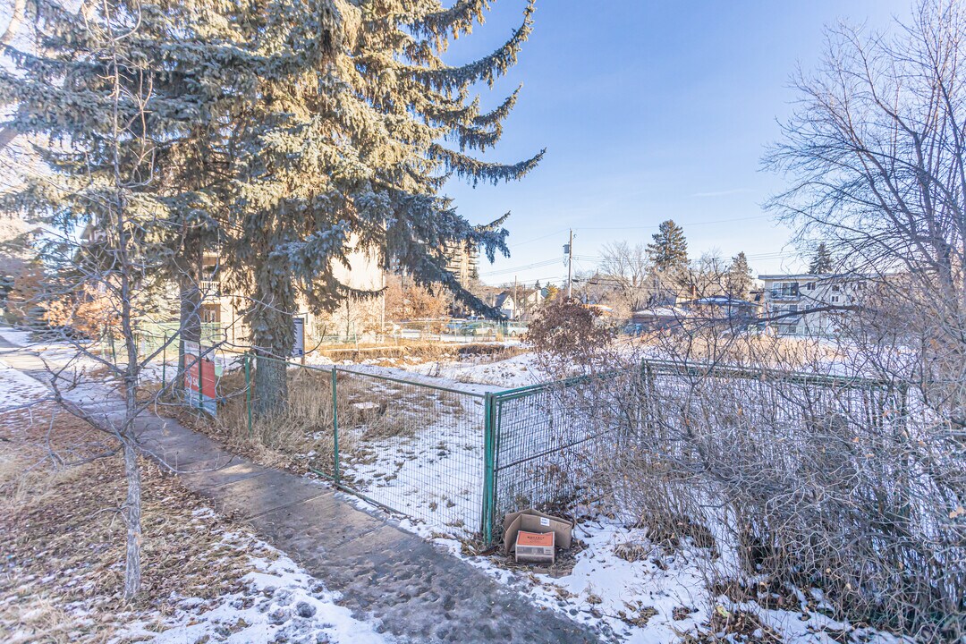 8521 106A St NW in Edmonton, AB - Building Photo
