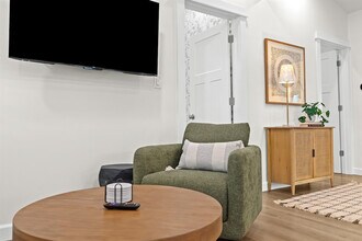 221 Ardmore Dr, Unit SI ID1262764P in Ferndale, MI - Foto de edificio - Building Photo