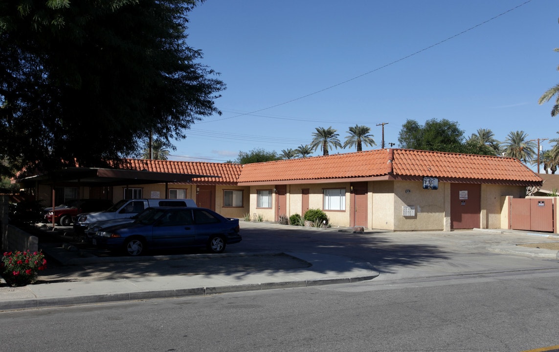 44769 Palm St in Indio, CA - Foto de edificio