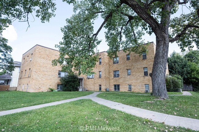 8 N Butler Ave in Indianapolis, IN - Foto de edificio - Building Photo