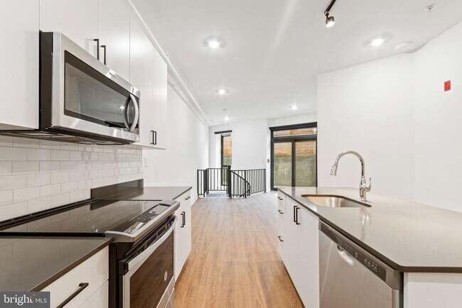 1519 Ridge Ave in Philadelphia, PA - Building Photo - Building Photo