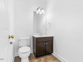 48 Lori Jean Pl in Troy, NY - Foto de edificio - Building Photo