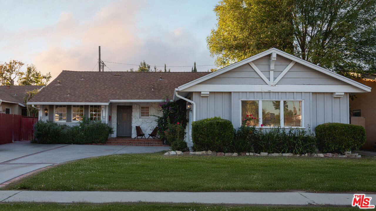 6721 Whitman Ave in Los Angeles, CA - Building Photo