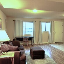 12052 NE Jefferson Point Rd in Kingston, WA - Building Photo - Building Photo