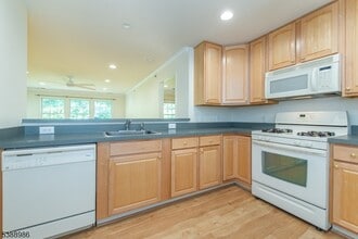 3103 Peer Pl in Denville, NJ - Building Photo - Building Photo