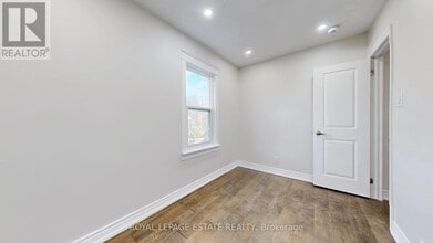 329 Greenwood Ave in Toronto, ON - Building Photo - Building Photo