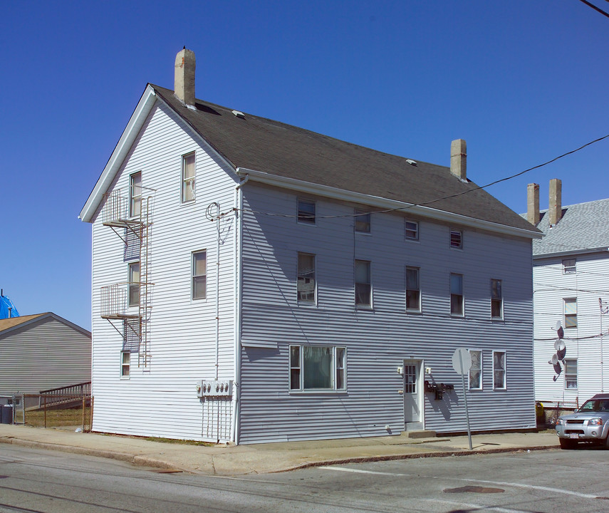 531 E Main St in Fall River, MA - Building Photo