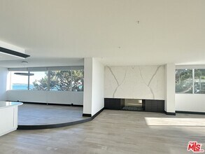 17366 Sunset Blvd in Los Angeles, CA - Building Photo - Building Photo