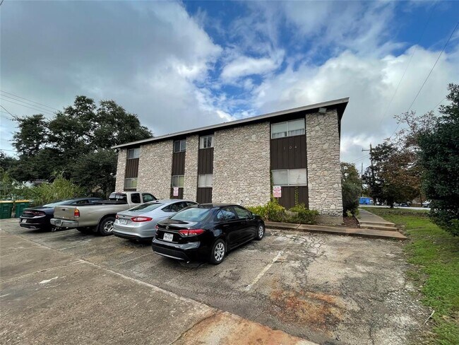 104 E 32nd St in Austin, TX - Foto de edificio - Building Photo