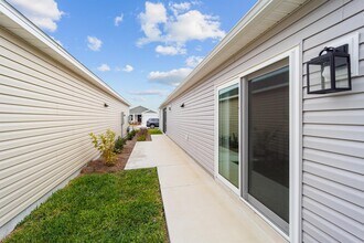 7664 Cheryl Ct in Okahumpka, FL - Building Photo - Building Photo