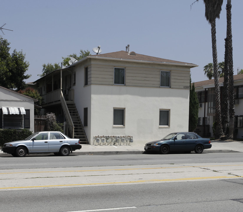 11555 Burbank Blvd in North Hollywood, CA - Building Photo